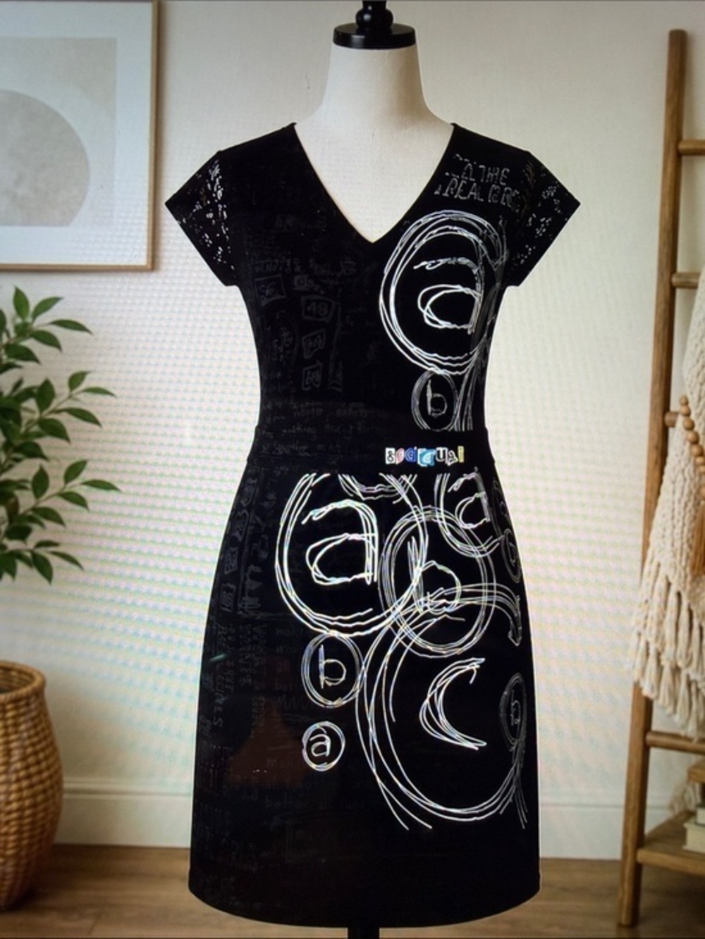 DESIGUAL BLACK GRAPHIC PRINT LACE SLEEVE DRESS SIZE MEDIUM